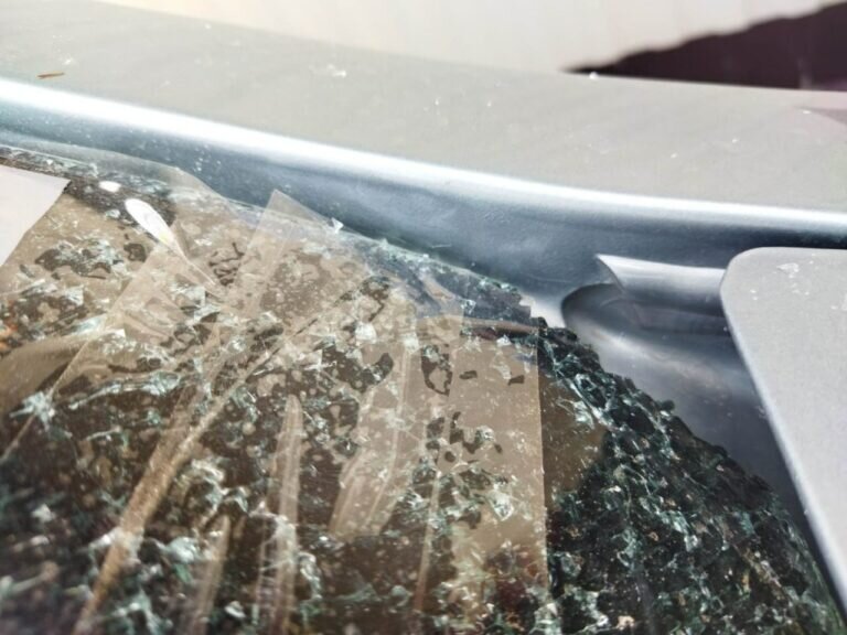    Жительница Самары повздорила с оренбуржцем и разбила ключом для колес его автомобиль Андрей Севостьянов