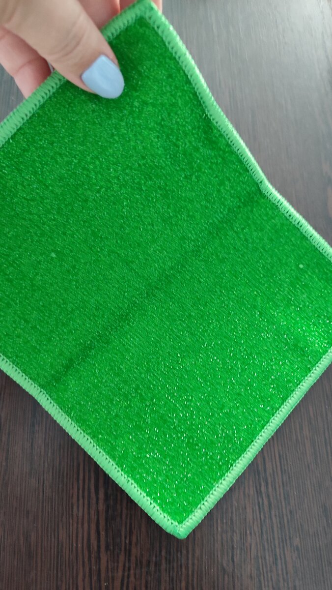 Обратная сторона жëсткая. 