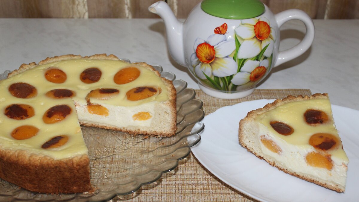 Заливной пирог с абрикосами на сметане