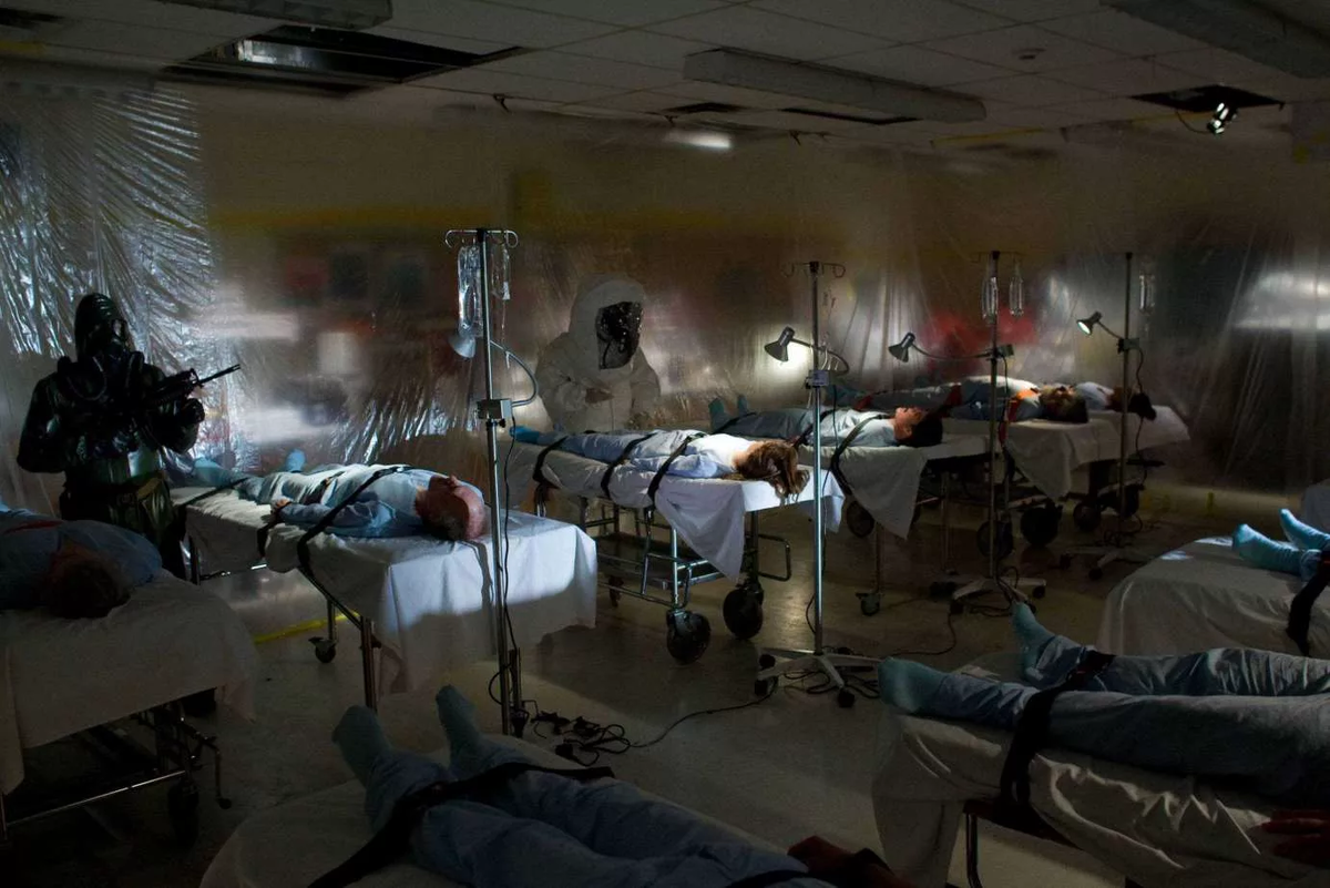 Постапокалипсис эпидемия. 28 недель спустя фильм 2007. Пандемия арт. Эпидемик игра. Военные апокалипсис.