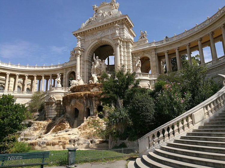 Дворец Лоншан (Palais Longchamp) в Марселе