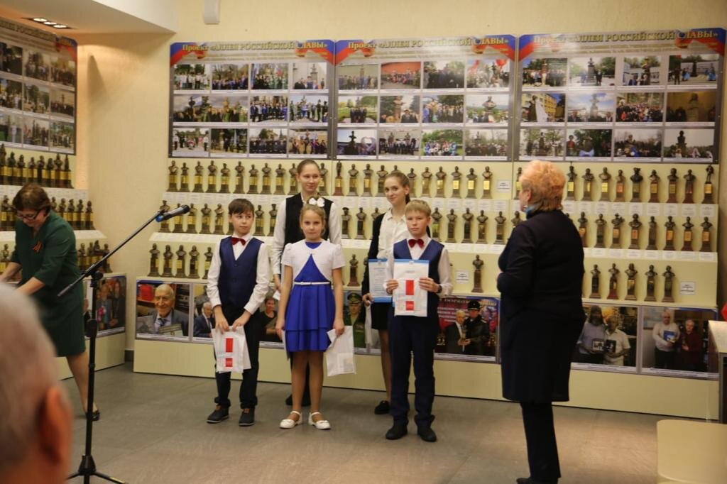 Передвижная выставка бюстиков людей, чьи судьбы неразрывно связаны с историей России.