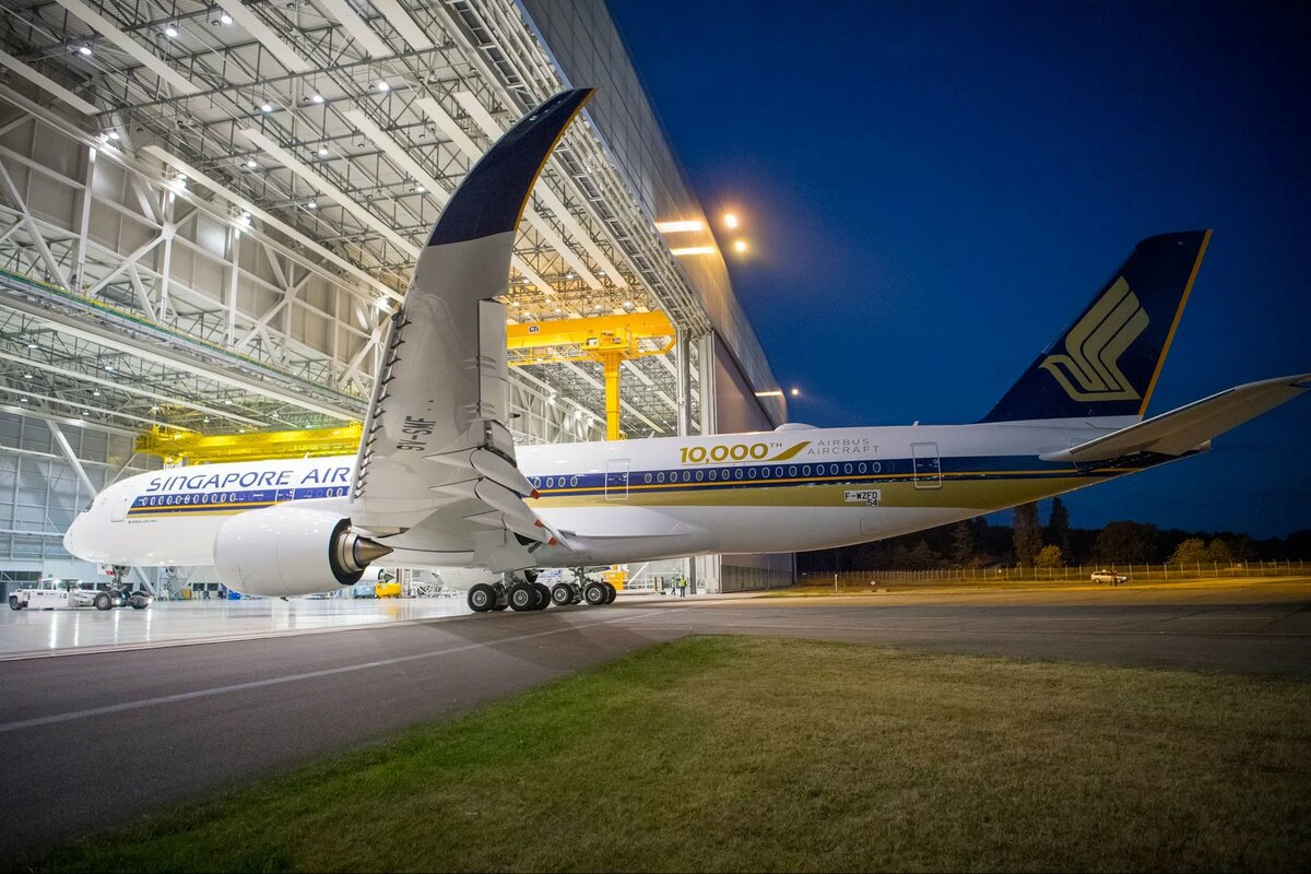 Первый airbus. Эйрбас 350. Самолет Airbus a350. Airbus a350 киль. А350-900 Аэрофлот.