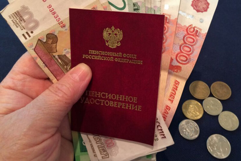 Пенсии работающих пенсионеров повысят с 1 августа