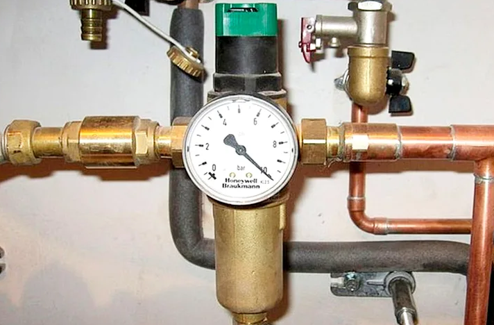Давление воды на вводе. Редуктор давления ГВС. Редуктор давления 3/4" (DRV 20 N) Watts. Редуктор горячей воды в квартире. Редуктор на трубе горячего водоснабжения.