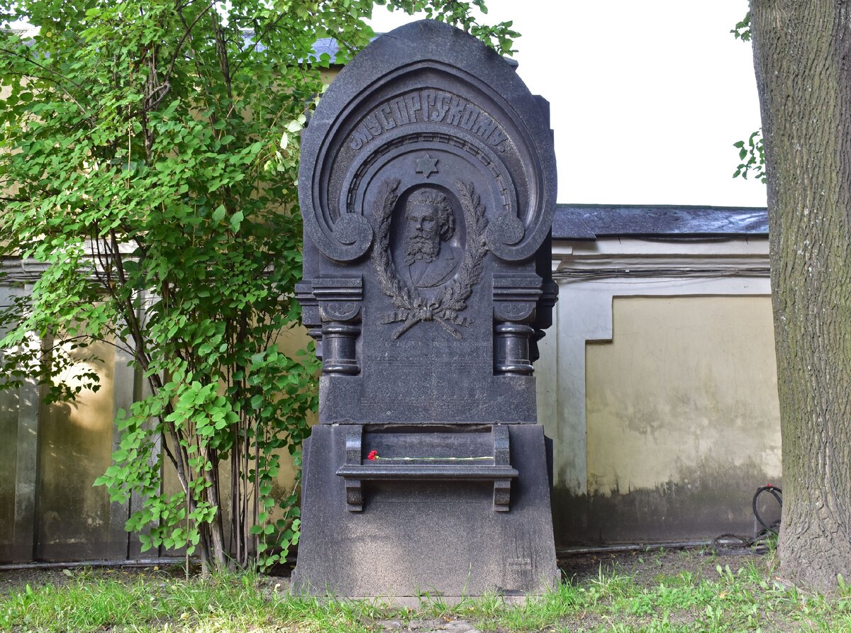 Тихвинское кладбище Александро-Невской Лавры
