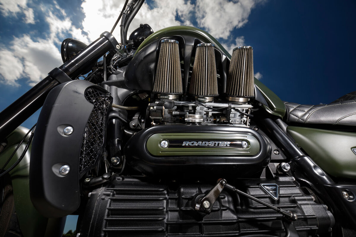 
 
Triumph Rocket III
Концерн Chrysler Group – пока что единственный, кто может похвастаться самым мощным автомобильным двигателем. Именно такой установлен в машине SRT Viper, VX. Объем его движка равняется 8.4 литра, а его мощность составляет 649 лошадиных сил, что обеспечивает разгон до 100 км/ч всего за 3 секунды. 


