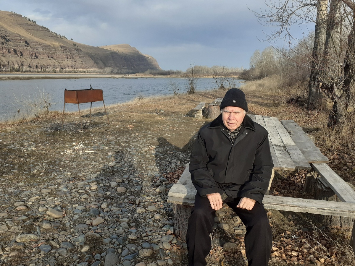 Петр Антонович Филатов 29.10.2020 (в День комсомола) на берегу Тубы, на месте Тубинского фестиваля, перед отъездом в Красноярск
