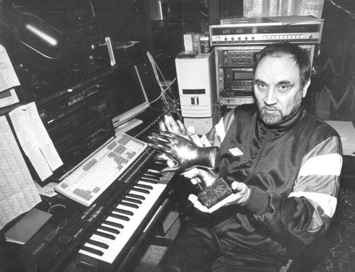 У себя в студии.  Фото:  https://jazzpeople.ru