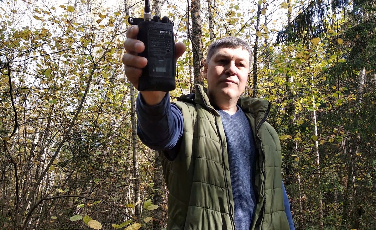 В условиях плотного леса с перепадами высот радиостанции диапазона 27 МГц Штурман-180 производства КБ Беркут обеспечивают более дальнюю и стабильную радиосвязь, чем импортные рации