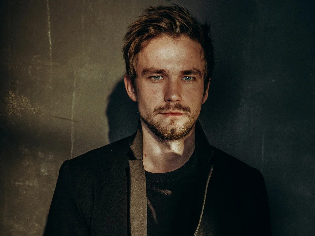 Александр Петров на фотосессии