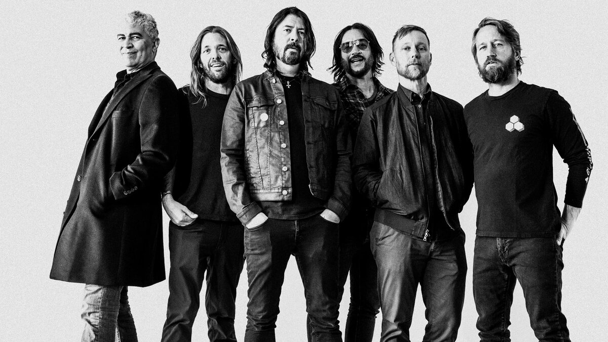 Foo Fighters - это когда пятеро и один в пальто