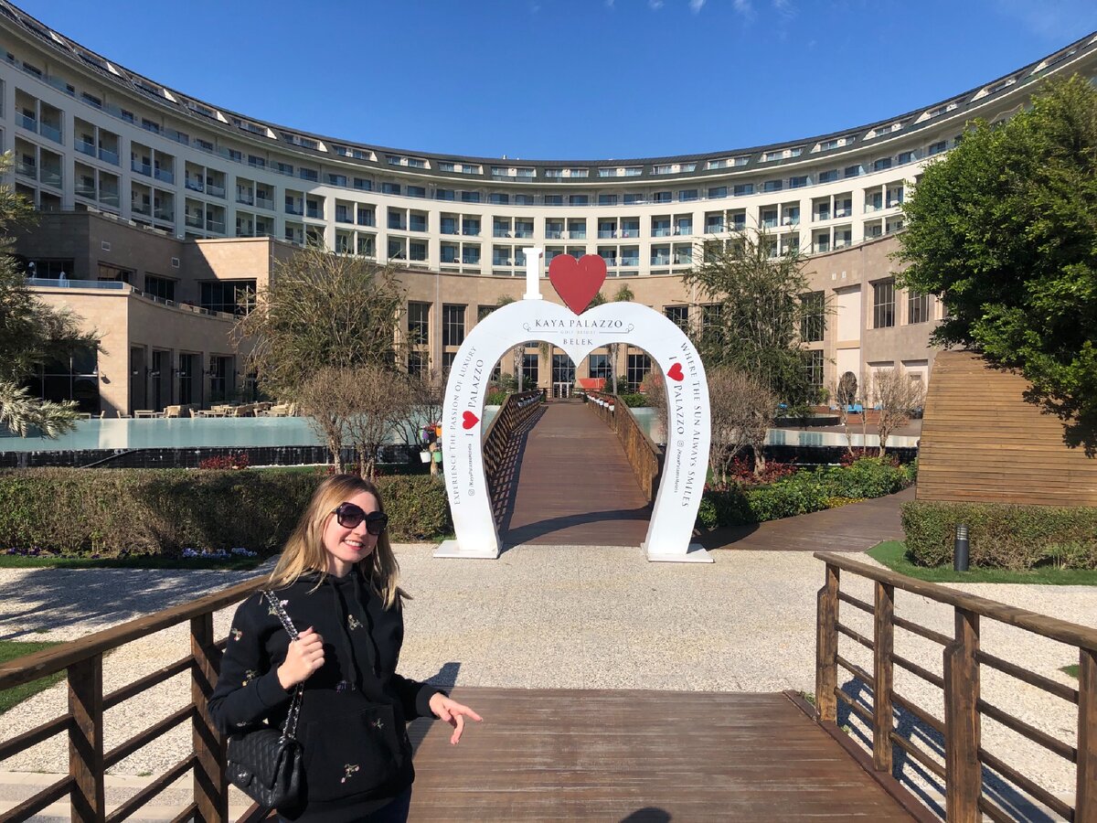 Когда я здесь работала в 2008 году, этого здания еще не было))