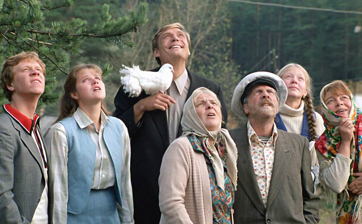 КАДР ИЗ ФИЛЬМА "ЛЮБОВЬ И ГОЛУБИ"