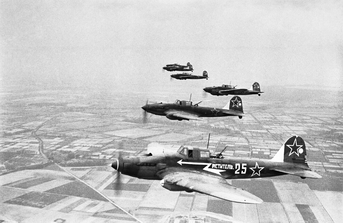 Штурмовики Ил-2 во время Второй мировой войны - Фото: РЕДЬКИН МАРК/ТАСС