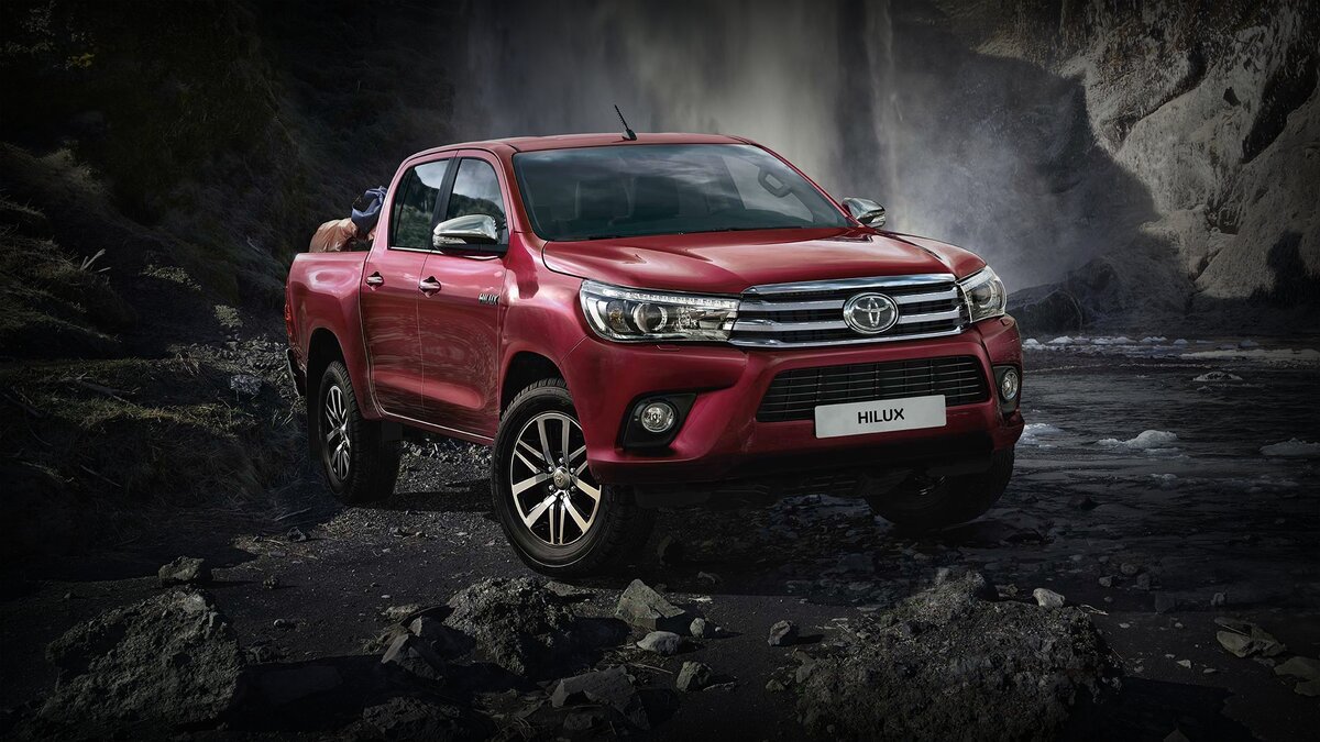 Одновременно с внедорожником Toyota Fortuner, компания Toyota обновила родственный пикап Hilux. Премьера новинки состоялась в Таиланде.