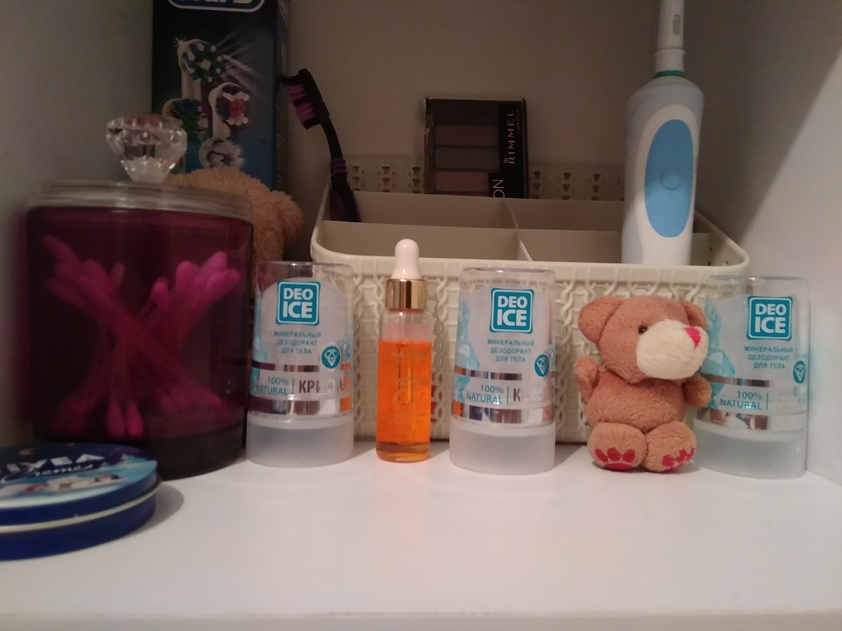 Подписали снизу перманентным маркером, чтобы не путать где чей