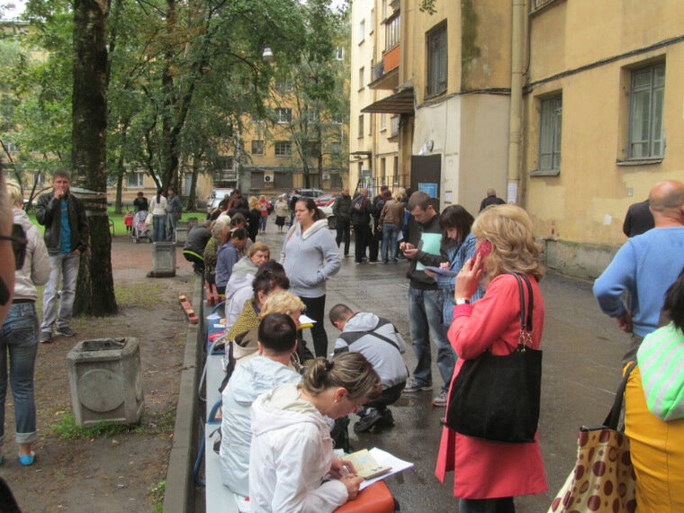 Два моих фото, сделанные летом 2014 года в Петербурге.