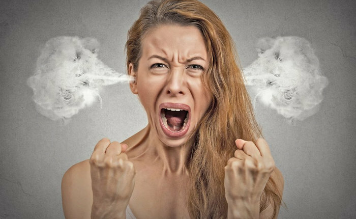 Вот примерно так выглядела девочка, когда на меня орала, только еще слёзы лились. https://fedorova-e.ru/articles/nu_ona_isterichka/