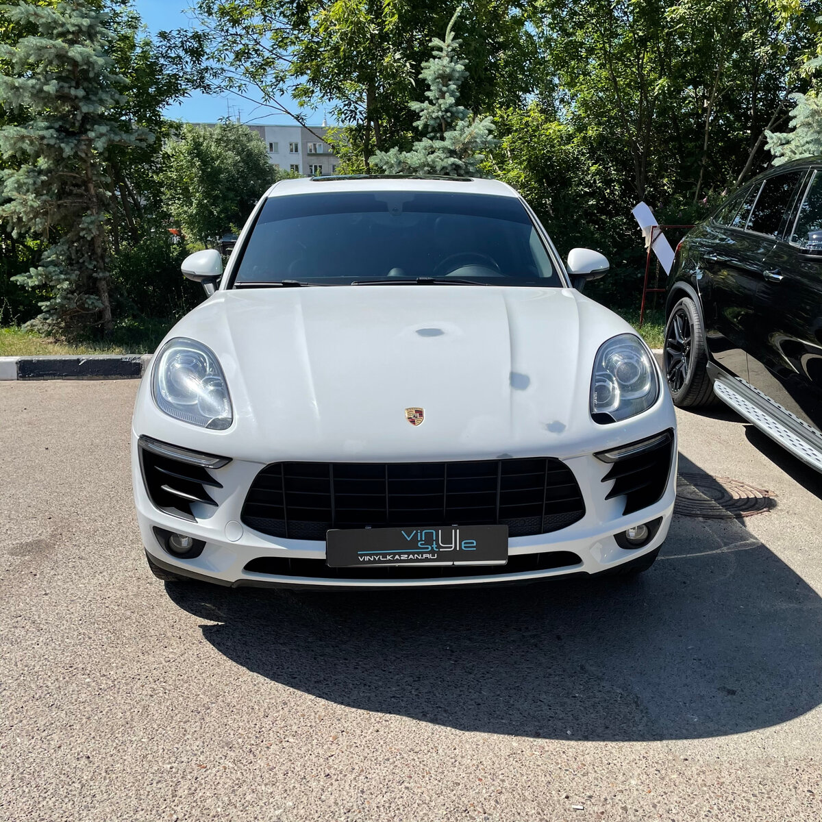 Оклейка автомобиля Porsche Macan S пленкой цвета Cerulean Blue | Автостудия  Vinyl Style | Дзен