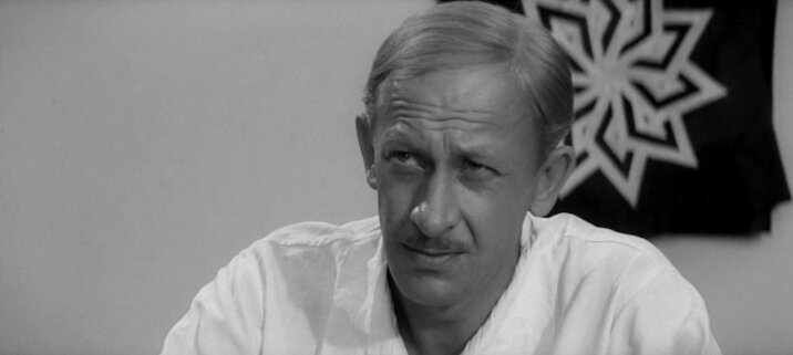 Александр Корейко (роль исполняет Евгений Евстигнеев). Кадр из фильма "Золотой телёнок", 1968 год, реж. Михаил Швейцер