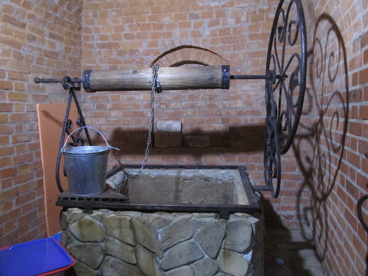 Колодец в пещерном храме Дмитрия Солунского. Фото автора