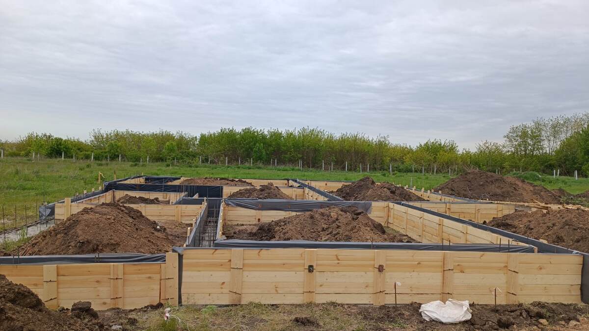 Опалубка для ленточного фундамента