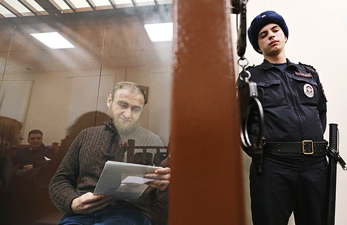     Бывший член Совета Федерации от Карачаево-Черкесии Рауф Арашуков (слева).Гавриил Григоров/ТАСС