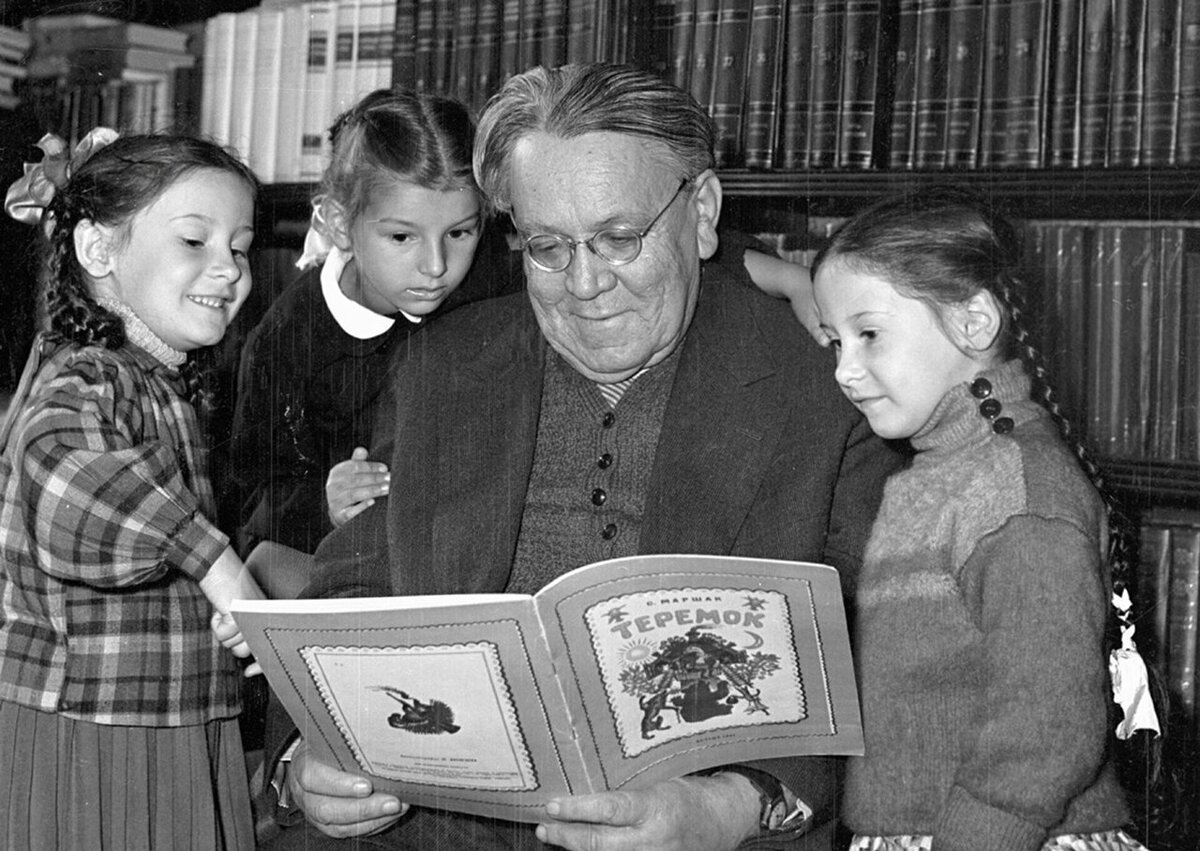 Источник: https://ustaliy.ru/lyuboj-sovetskij-grazhdanin-legko-by-otvetil-na-eti-10-voprosov-testa-o-stihotvoreniyah-marshaka-a-smozhete/2/ 