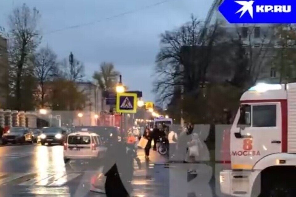     Проехать нельзя в обе стороны от Вишняковского переулка до 1-го Новокузнецкого переулка  принтскрин видео.