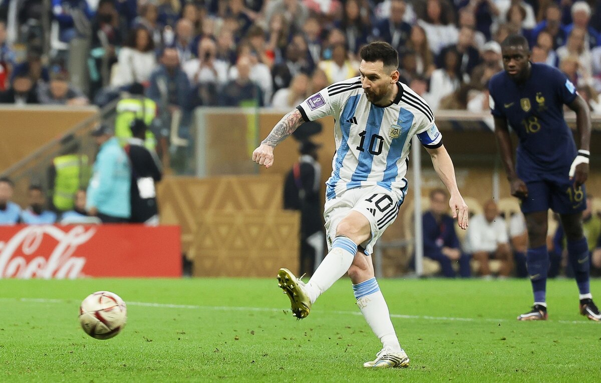    Нападающий сборной Аргентины Лионель Месси  EPA-EFE/Ronald Wittek