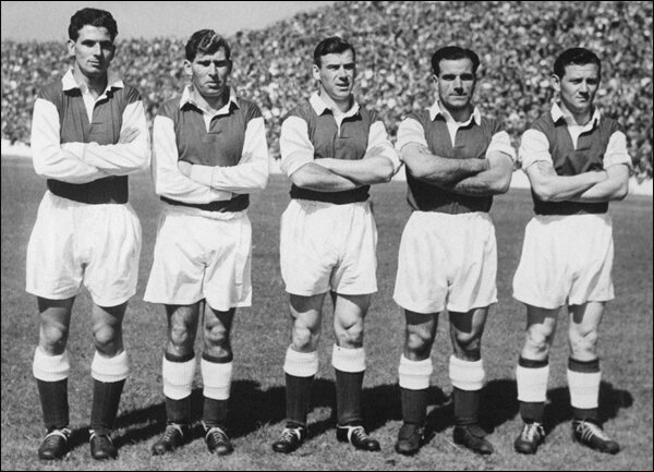 Знаменитая пятерка нападающих Хиберниана, блиставшая в 50-е годы