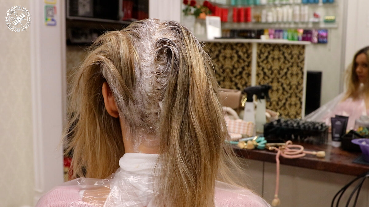 Блондирование корней волос в салоне