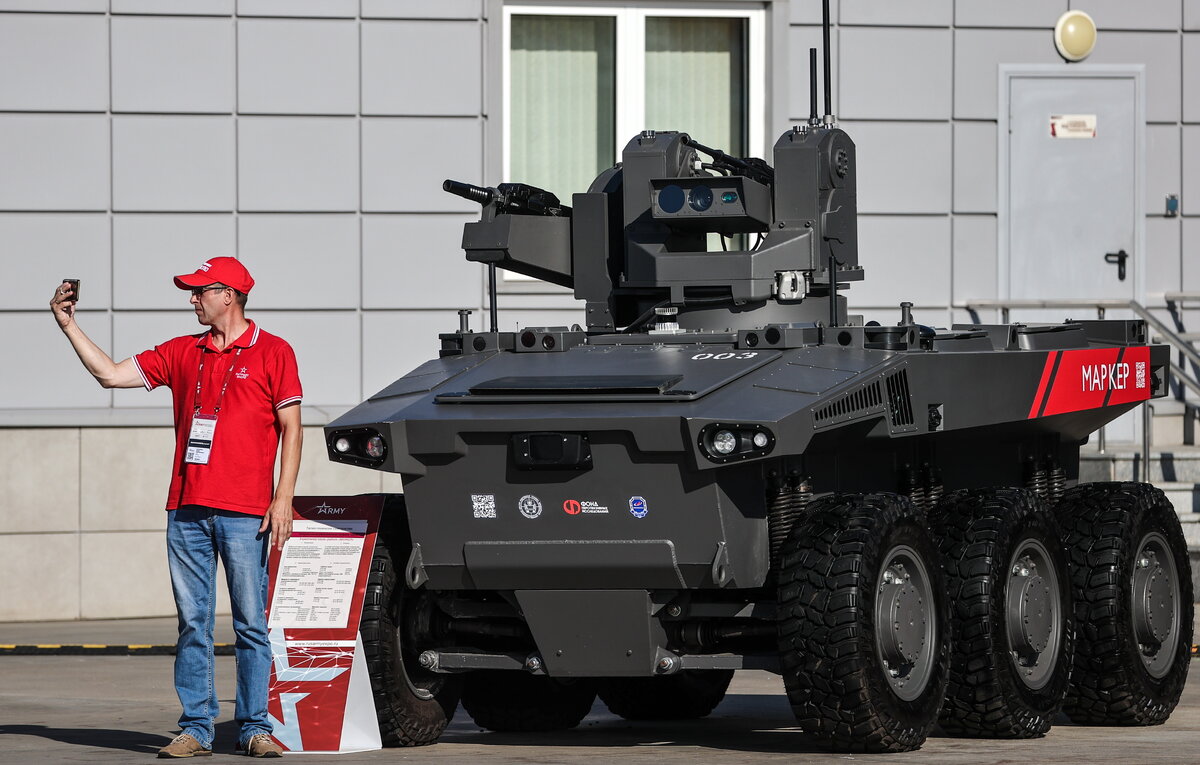    Боевой робот "Маркер"  Сергей Бобылев/ТАСС