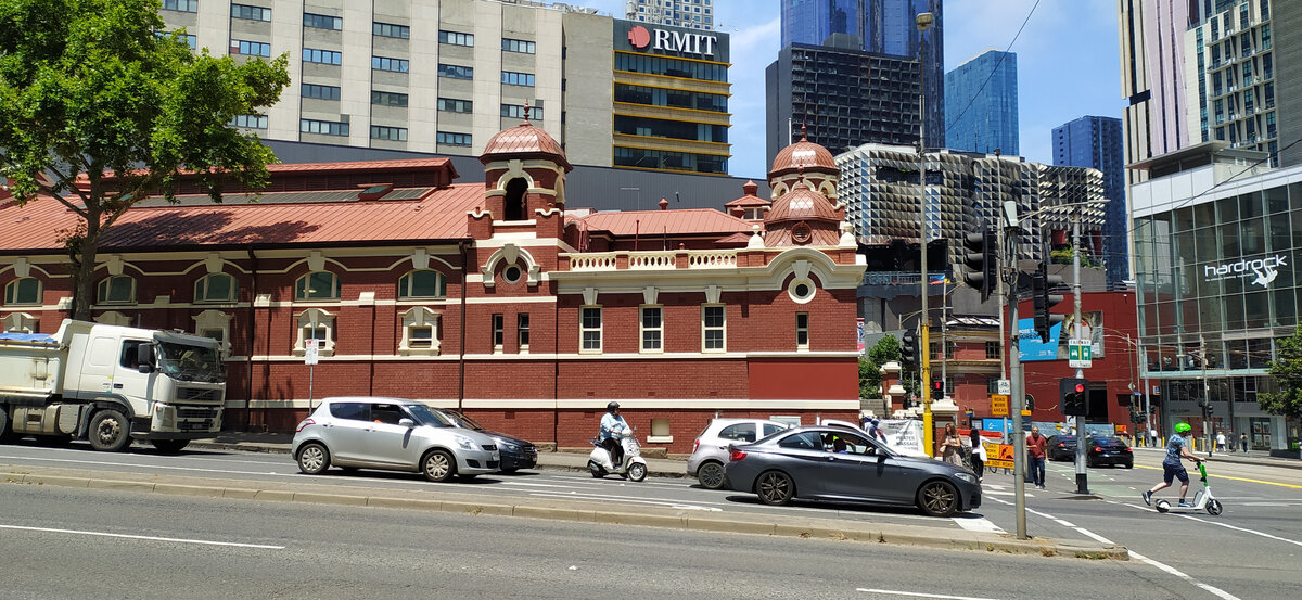 Старинные мельбурнские купальни, а проще - баня. 