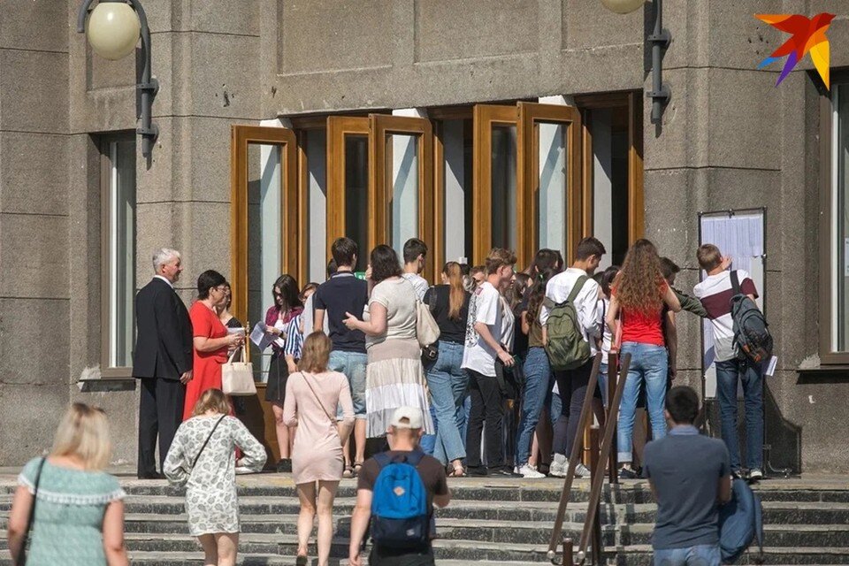     Стало известно, насколько сложными будут ЦЭ и ЦТ в Беларуси в 2023. Снимок используется в качестве иллюстрации. Павел МАРТИНЧИК