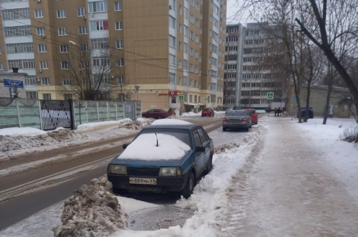    В Твери на улице Красной слободы обнаружен брошенный автомобиль