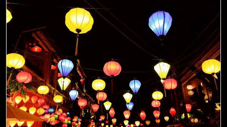    Flickr Китайские фонарики над улицей