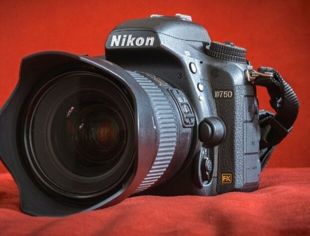 Зеркальный фотоаппарат Nikon