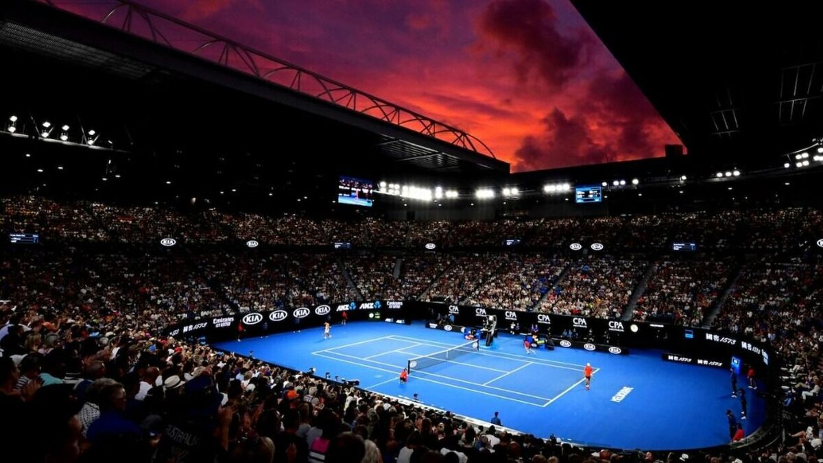     В четвертом круге теннисного турнира Большого шлема Australian Open-2023 состоялся матч между россиянином Кареном Хачановым и японцем Есихито Нисиоку за право выхода в четвертьфинал соревнования. Российский теннисист одержал победу со счетом 6:0, 6:0, 7:6 (7:4).