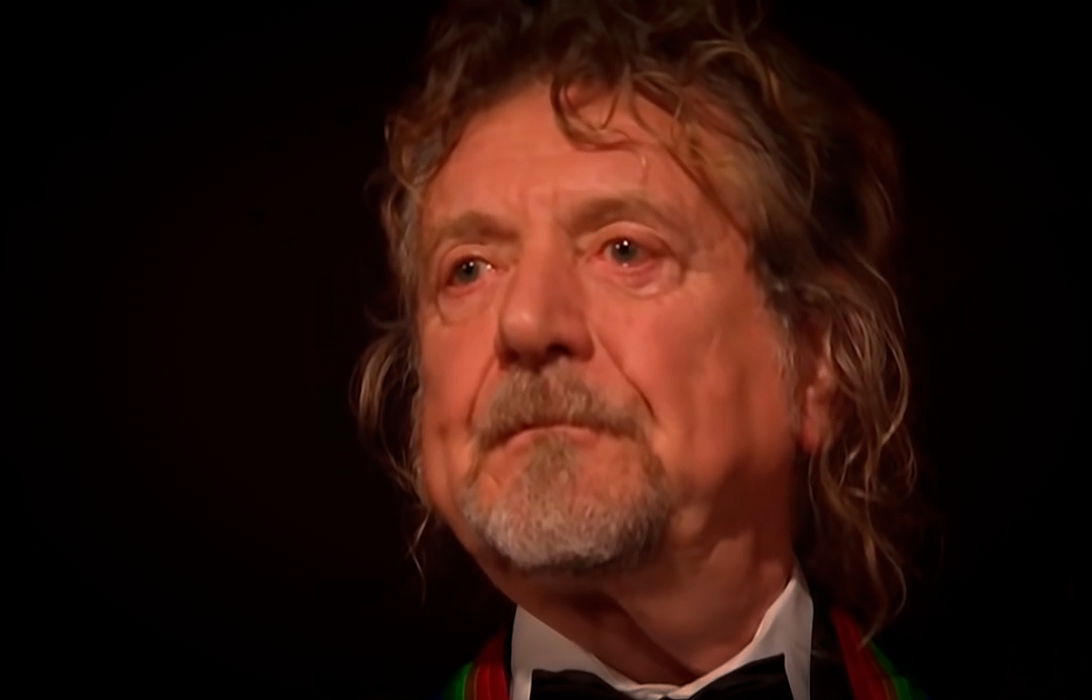 До слёз тронула Роберта Планта эта кавер-версия его легендарной "Stairway to Heaven". 