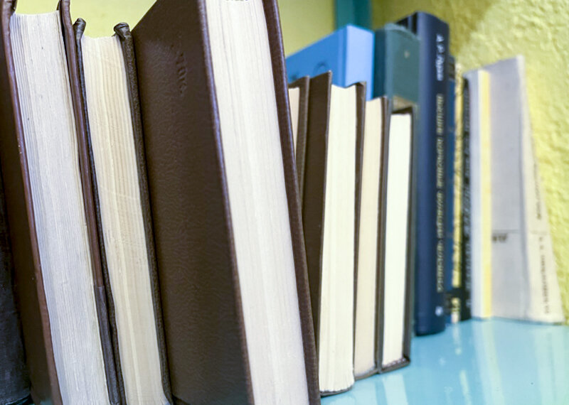    «Опасный мир книг». Как работает гуманитарное издательство в текущих политических условиях