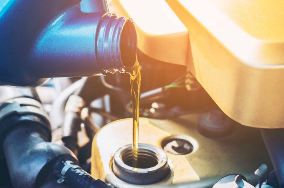     Насколько опасно для двигателя подержанного авто более вязкое моторное масло Фото superstor.ru