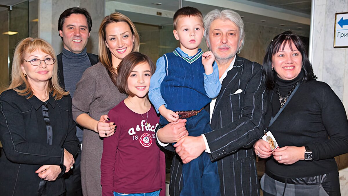 Большая семья Вячеслава Добрынина. Фото взято с открытых источников