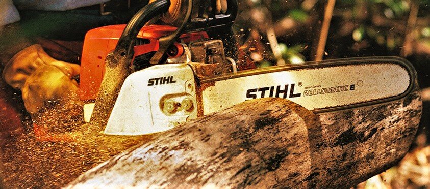 Бензопила пилит в бок. Бензопила Stihl MS 170 шина 35 см. Бензопила штиль 210. Stihl MS 250. Бензопила Stihl MS 170.