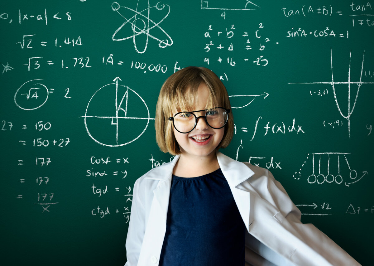 <a href="https://ru.freepik.com/free-photo/young-scientist-girl-with-blackboard-background_18947016.htm#query=%D1%83%D1%87%D0%B8%D1%82%D1%8C%20%D0%BC%D0%B0%D1%82%D0%B5%D0%BC%D0%B0%D1%82%D0%B8%D0%BA%D1%83&position=1&from_view=search&track=sph">Изображение от rawpixel.com</a> на Freepik