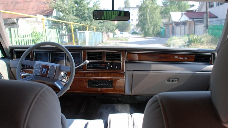 lincoln town car 1981 салон