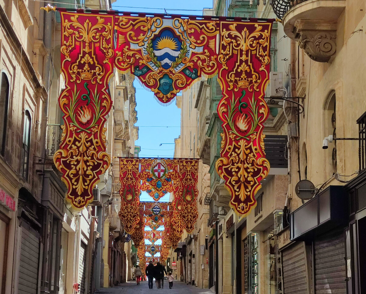 Главный февральский праздник - День кораблекрушения Святого Павла. Валлетта в праздничном убранстве.