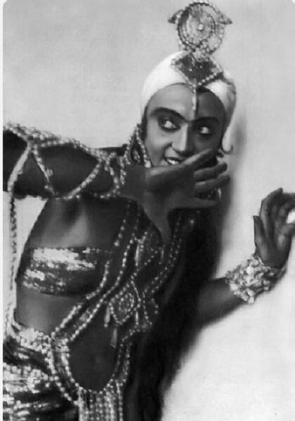 В.Каминская - Зарема. Фото взято отсюда: http://dancelib.ru/books/item/f00/s00/z0000012/st011.shtml