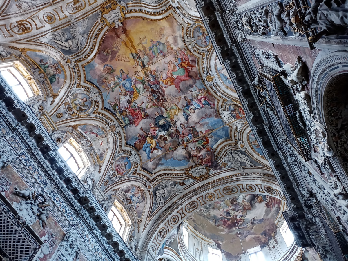 Это потолок в Chiesa Monastero Tetti. Явно ведь достойна такая церковь отдельной публикации, правда? 